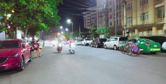 Cần bán nhà 3 mặt tiền hẻm Nguyễn Hữu Cảnh, Phường 22, quận Bình Thạnh