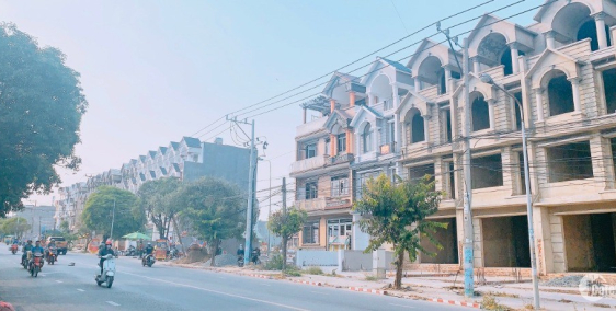 Chỉ còn 1 lô  hàng ngộp giá chỉ 1tỷ5/ nền hỗ trợ ngân hàng, tại Phú Hồng Thịnh 6