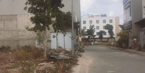 cần tiền nên bán lô đât đường 22 nguyễn xiển q9