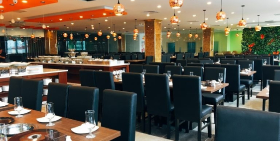 Cho thuê 250m2 làm nhà hàng, café mặt phố Duy Tân mặt tiền 35m.