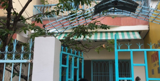 Nhà mặt tiền, diện tích 5x20, 1 trệt + 1 lầu, có sân trước