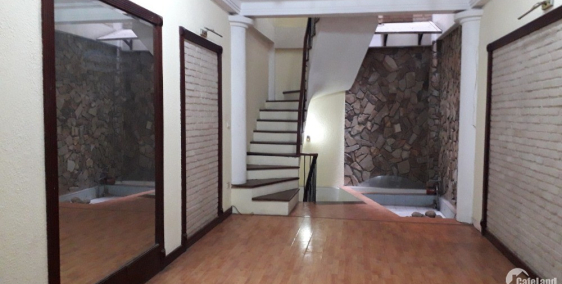 Cho Thuê Nhà Nguyên Căn 5 Tầng Cạnh Phố Hoàng Quốc Việt, DT 45m2, Ngõ Ôtô Thoáng