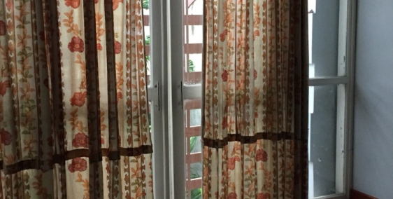 Lạc Long  Quân – Tây Hồ , 70 m , 15tr , full nội thất ,3 tầng 3 ngủ , 0988095174