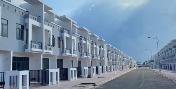 Nhà phố 1 trệt 2 lầu đường Quốc lộ 1A- Tp Biên Hòa