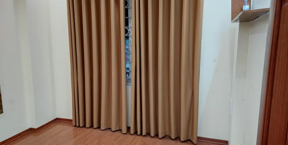 Bán nhà đường Láng 40m2, nhà đẹp, cách phố 5m.