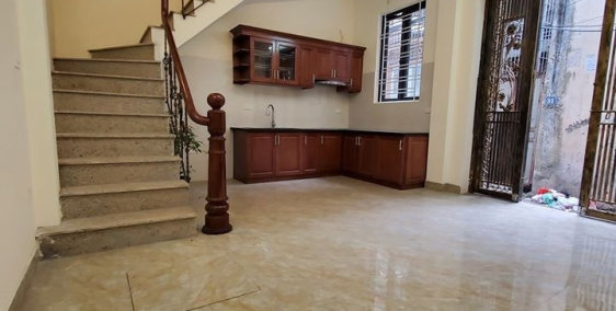 Lĩnh NAM diện tích 30m2 mặt 5 tầng mặt tiền 6.2giá 2.65 tỷ Hoàng Mai