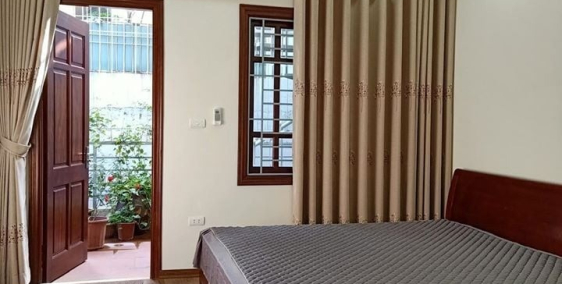 Mặt phố Giải Phóng giá 10 tỷ, 62mx4 tầng, MT 4m, hè rộng 5m, KD đông đúc