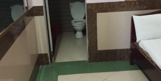 Bán nhà nghỉ mặt đường 5, 120m, 19 phòng cực đẹp, đang kinh doanh cực tốt: lh 08