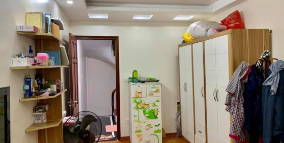 Cần bán gấp nhà ngõ 79 Dương Quảng Hàm giá 2.15 tỷ, 33mx3T, nở hậu