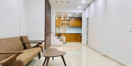 Nhà 3 tầng, 40m2, ngay sát mặt tiền Nguyễn Thái Sơn.