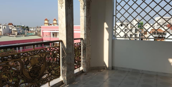 Bán nhà HXH 4x11,3Lầu+Sân Thượng,3PN, Giá 4 tỷ 300tr, Lh Mr.Long