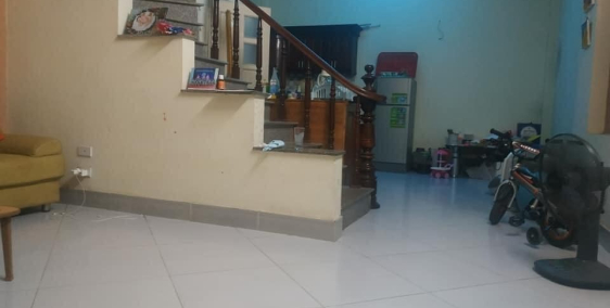 Nhà Khương Đình, ngõ to, gần đường ô tô, 40m, giá 2.9 tỷ.