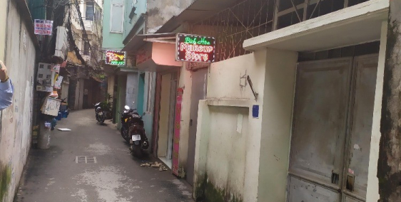 Bán gấp đất có nhà cấp4  48m2 Mễ Trì Hạ nở hậu giá 2.9tỷ, 2 mặt thoáng