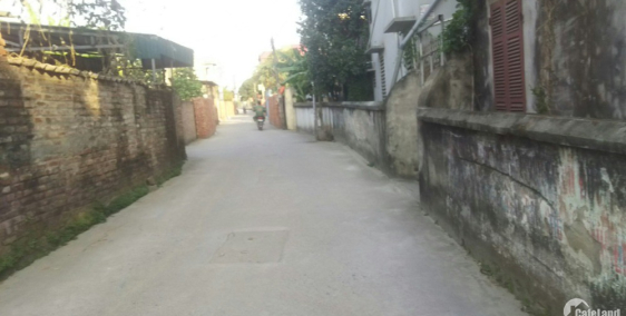 Cần bán 75m2 đất Tân Quang đường trước nhà 2.5m. Cách cổng trường Tài Chính chỉ