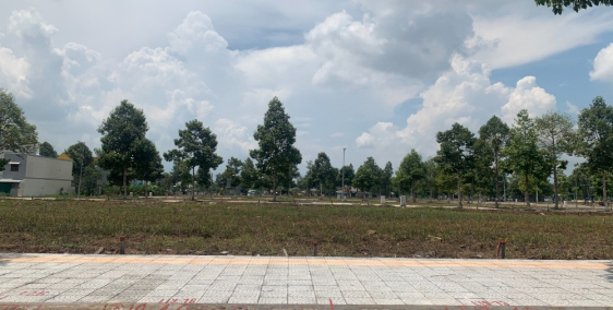 Nắm chủ, hàng hiếm đất thổ cư đối diện “Trung tâm thương mại”