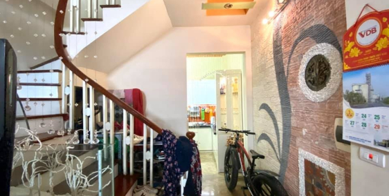 Hot: Bán nhà Ngã Tư Sở, 43m x 5 tầng, siêu đẹp. Giá: 3,7 tỷ. 0869980482