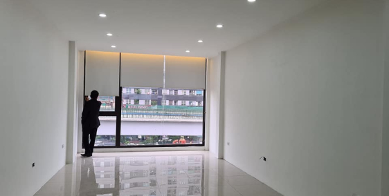 BÁN NHÀ PHẠM VĂN ĐỒNG, KINH DOANH SẦM UẤT, NÚT GIAO TRỌNG ĐIỂM.