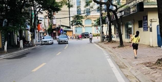 HOT HOT HOT! Cho thuê cửa hàng Hồ Tùng Mậu 70m2 mt 6.3m 15tr/ tháng GAME SPA TÓC