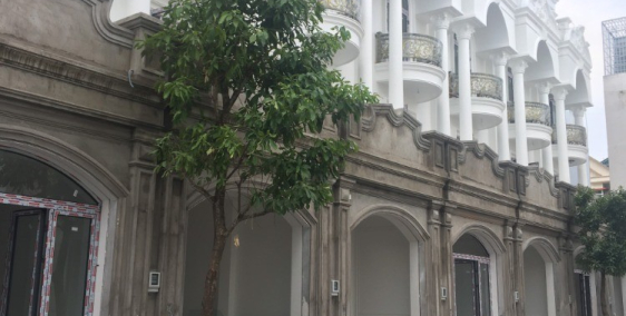 Nhà đẹp mới xây, thiết kế như 1 khu phố Tây.