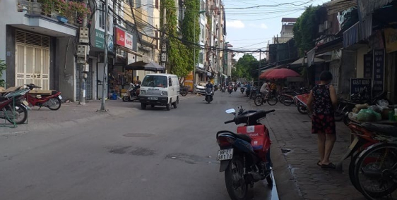 Bán Đất Xây Khách Sạn, Văn Phòng Đỉnh Phố Đội Cấn 72m2, MT 4.5m, Giá 11.2 Tỷ.