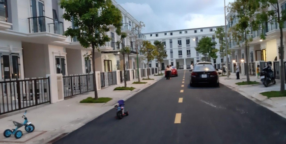 Tôi cần bán nhà phố gần MT đường 30m, đường Hoàng Phan Thái