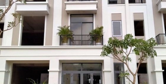 CẦN BÁN GẤP CĂN NHÀ PHỐ NẰM MẶT TIỀN ĐƯỜNG NGUYỄN VĂN BỨA,HÓC MÔN