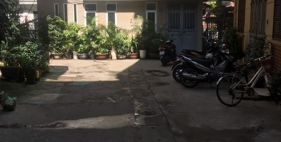 Bán gấp nhà đất, phân lô bộ công an phố hoàng hoa thám, DT 33 m2, giá 3.9 tỷ ba