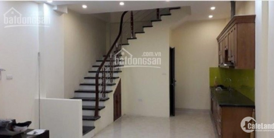 Cần bán gấp Mặt ngõ Đê La Thành giá 5.8 tỷ, 48mx4 tầng, oto cách 10m