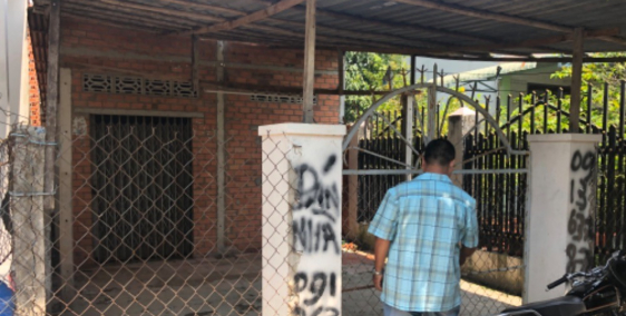 Kẹt tiền xoay sở bán nhà riêng khu dân cư đông đúc.