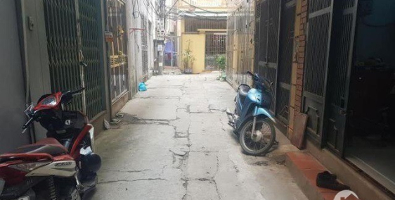 Bán nhà Chợ Mơ 35m2 4 tầng giá chỉ 2,4 tỷ.Nhà phân lô 2 mặt thoáng.Sổ riêng