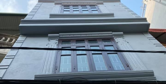 Nhà mới lô góc tại Phố Giáp Bát, DT: 28m2 x 5 tầng, MT: 4.5m – Giá 2.75 tỷ.