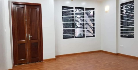 Vĩnh Hưng, Nhà đẹp 3 mặt thoáng,  DT: 42m2 x 5 tầng – Giá: 2,68 tỷ.