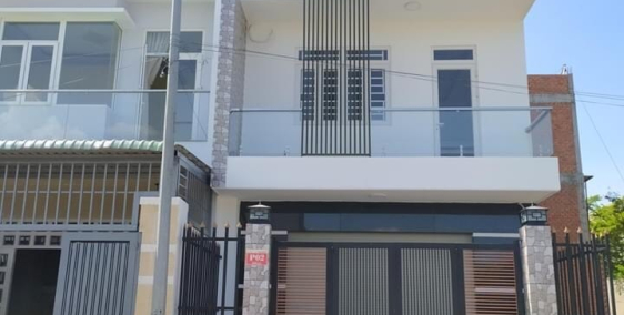 »Bán nhà 1 trệt 2 lầu, gần chợ Bình Chánh, nhà chính chủ, sổ riêng«