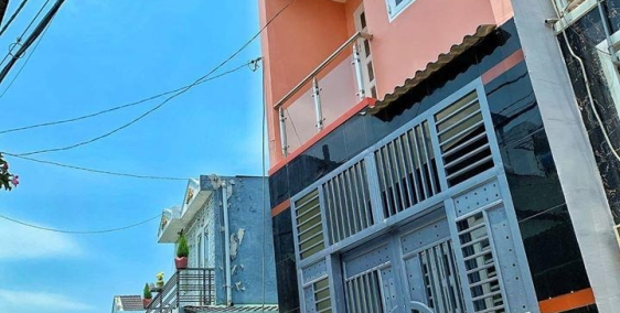 Bán nhà lầu mới vào ở ngay Bà Điểm 8 sau lưng bến xe An Sương, giá 1.1 tỷ, SHR