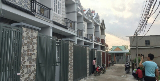 Bán căn nhà phố 1 trệt, 1 lầu ngay ngã ba Mỹ Hạnh 4x10 giá 550tr