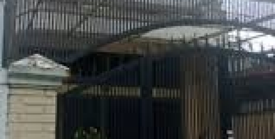 Bán nhà Quận 10, Nguyễn Tri Phương 3 tầng, BTCT, ở ngay chỉ 4 tỷ.