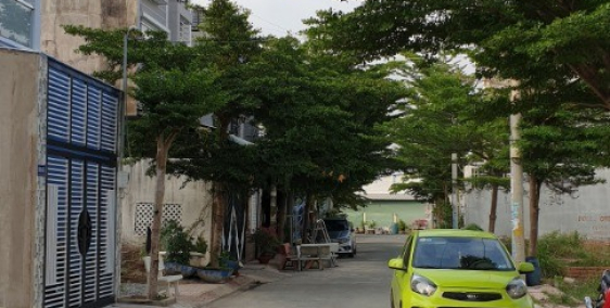 Nhà phố 2 lầu, 3PN có nội thất mt hẻm thông 8m đường 8 Lò Lu, quận 9