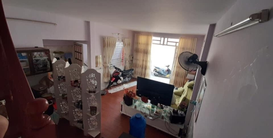 Nhà đẹp GV với ngang bề thế 5m, HXH, 50m2, chỉ 2.7 tỷ.