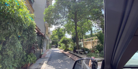 Cần tiền nên bán nhà 57m2 ( 5 tầng ) Ngõ 2 oto tránh nhau. Giá 9.2 Tỷ