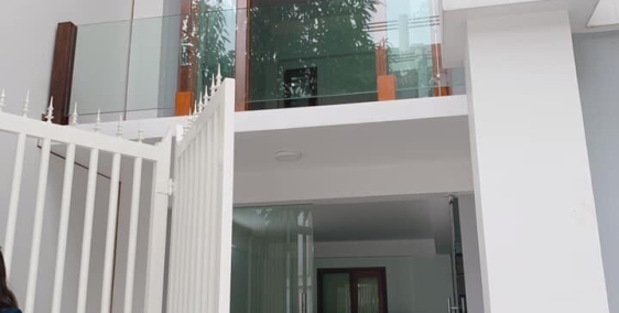 Nhà e tầng mới xây chưa ở, giá 2.5 tỷ