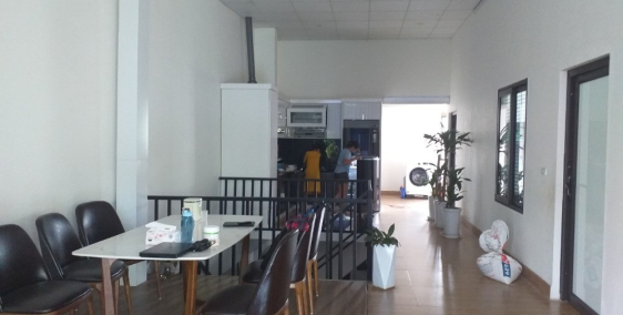 Nhà 2 tầng tại tp vĩnh yên, mặt tiền 9,8m  , 181m2 đường nhựa ô tô tránh nhau Ch