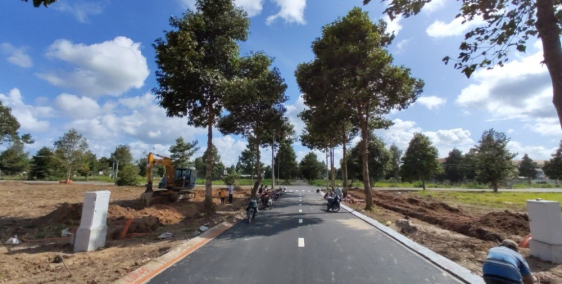 Bán nền đẹp đối diện hồ bơi giá rẻ không tưởng kế công viên ở Uỷ Ban Quận