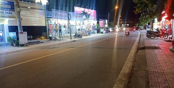 đất gần chợ cần đuớc, sổ hồng riêng, Huớng ĐN