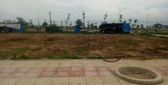 cần bán gấp lô đất đẹp, khu dân cư đông đúc, xây dựng tự do, giá 395 triệu .