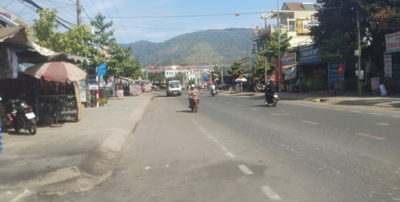 CẦN TIỀN BÁN GẤP ĐẤT NGAY NGÃ BA SUỐI CÁT, GIÁ RẺ