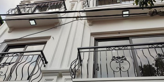 Bán nhà phố Thạch Bàn kinh doanh oto tránh  giá 3.2 tỷ