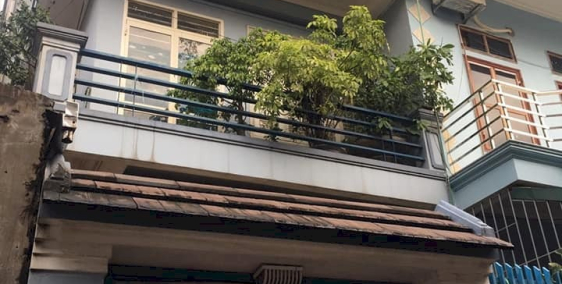 BÁN GẤP NHÀ KHƯƠNG ĐÌNH 40m2 x 4 T . 3 TỶ 4  Ô TÔ ĐÕ CỬA