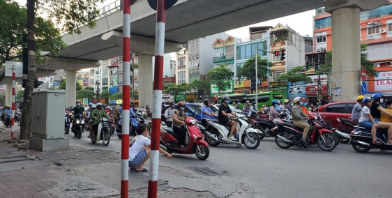 Cần bán nhà mp Cầu Diễn mt 8m dt 180m vỉa hè 6m giá 53.5 tỷ lh 0364890033