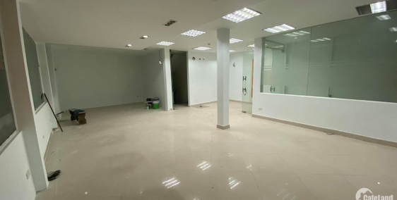 Cho thuê nhà mặt phố Hào Nam 75m2*3T. Gía 65 triệu/tháng