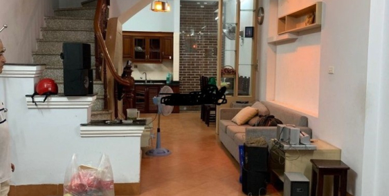 Cho thuê nhà tại đội cấn 50m2 x 4 tầng đẹp full đồ